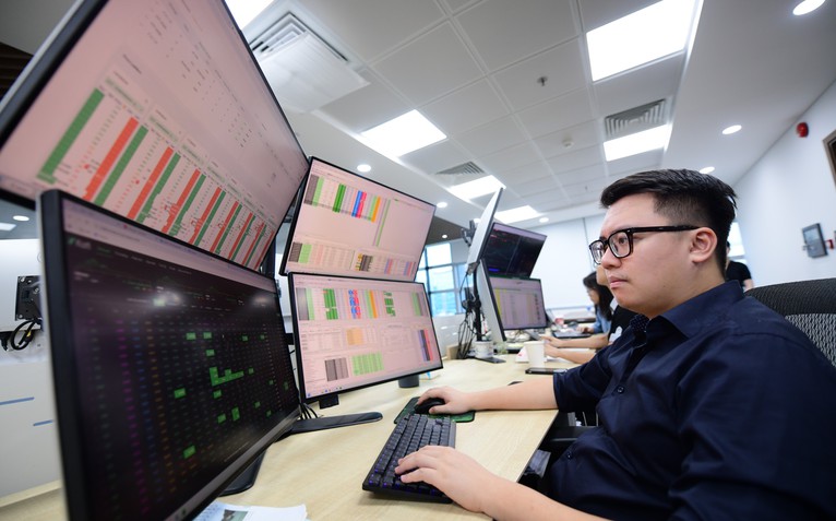 Chứng khoán 28-8: VN-Index dự báo áp sát 1.850 điểm, nhóm ngân hàng có thêm điểm tựa