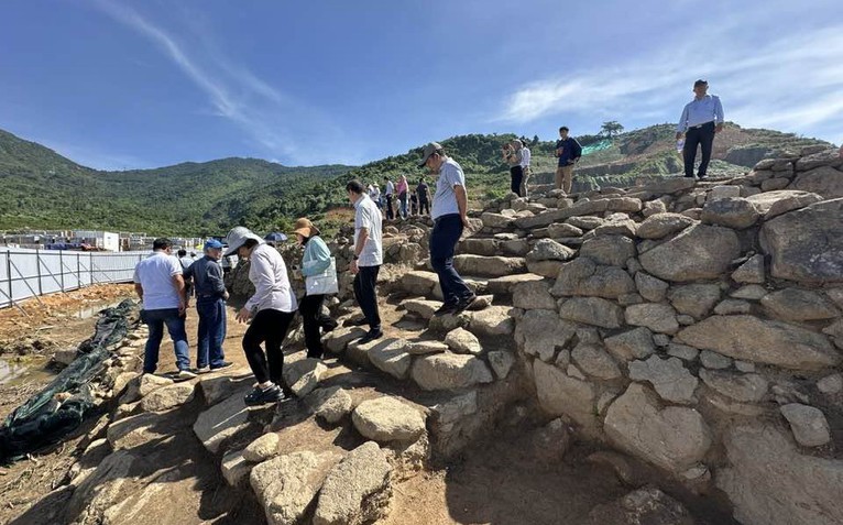 Công trình hào sâu dưới chân đèo Hải Vân có giá trị lịch sử ra sao?