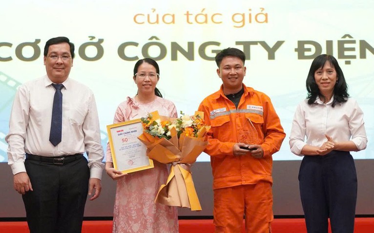 'Hóc Môn, ánh điện về trên vùng đất ngoại thành' đạt giải nhất 50 năm Điện lực TP.HCM kiến tạo tương lai