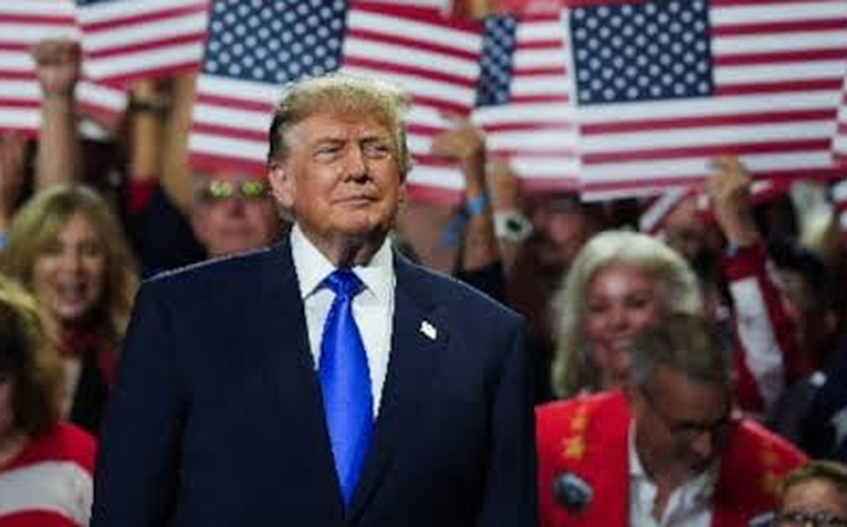 Ông Trump hứa tặng mỗi người Mỹ 5.000 USD nếu Đảng Cộng hòa thắng cử