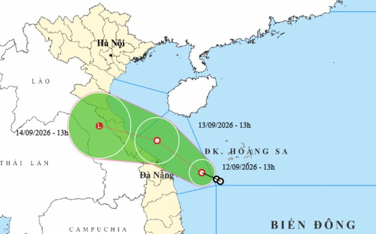 Áp thấp nhiệt đới đi dọc biển miền Trung, gây mưa lớn từ Quảng Ngãi ra miền Bắc