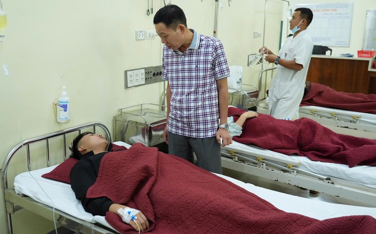 Yêu cầu điều tra vụ ngộ độc thức ăn 174 công nhân nhập viện