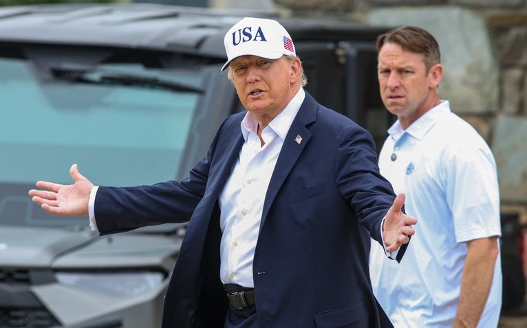Ông Trump: Ukraine cần ngừng đánh vào dầu Nga; Mỹ có thể ở lại Iran