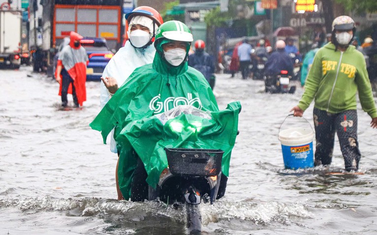 TP.HCM: Từ ngày mai bắt đầu đợt mưa trên 250mm