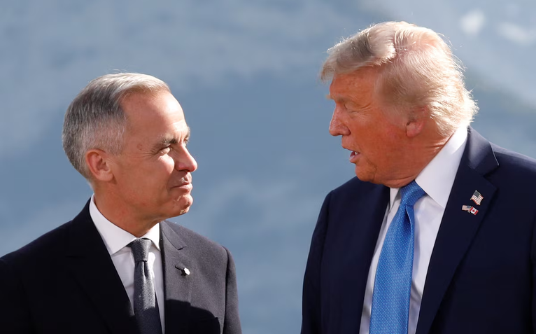 Ông Trump tặng Thủ tướng Canada chìa khóa vào Nhà Trắng, nói đùa 'coi chừng bị bắn'
