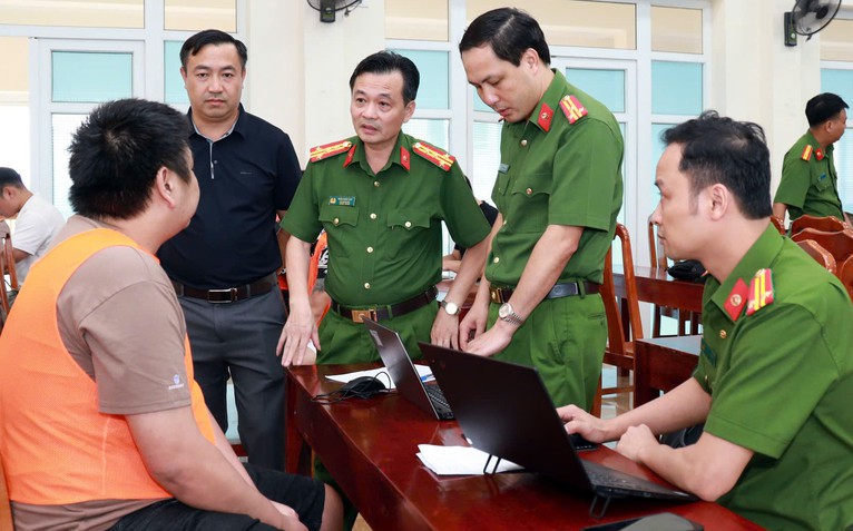 Công an sang Lào bắt gọn ổ nhóm lừa đảo qua mạng, chiếm đoạt 1.500 tỉ đồng của hàng ngàn người Việt