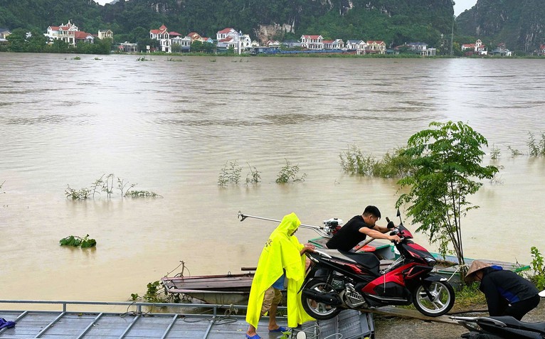 Nước sông Hoàng Long đạt đỉnh, sông Đáy tiếp tục lên, cảnh báo ngập lụt trên diện rộng