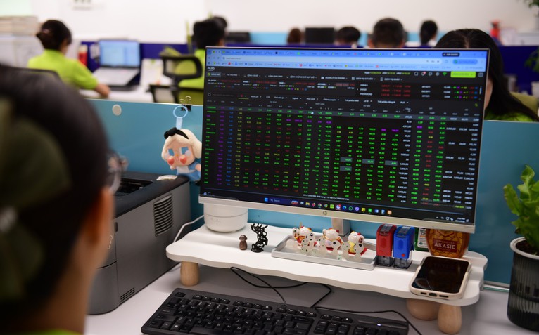 Cổ phiếu nào được nhiều quỹ đầu tư nắm giữ nhất trong 27 mã Việt Nam thuộc FTSE All-Cap?