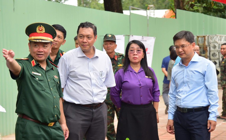 Lãnh đạo TP.HCM khảo sát việc tổ chức lễ truy điệu, an táng hài cốt liệt sĩ tại công viên Lê Thị Riêng