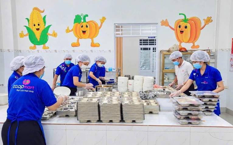Co.opmart triển khai bếp suất ăn học đường, kiểm soát từ gốc đến bàn ăn
