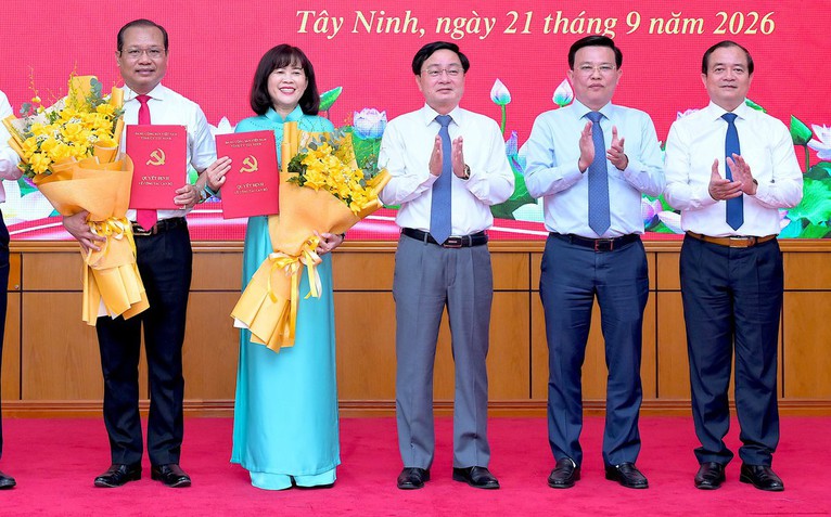 Tây Ninh công bố Chủ tịch HĐND và hai Phó chủ tịch UBND tỉnh mới