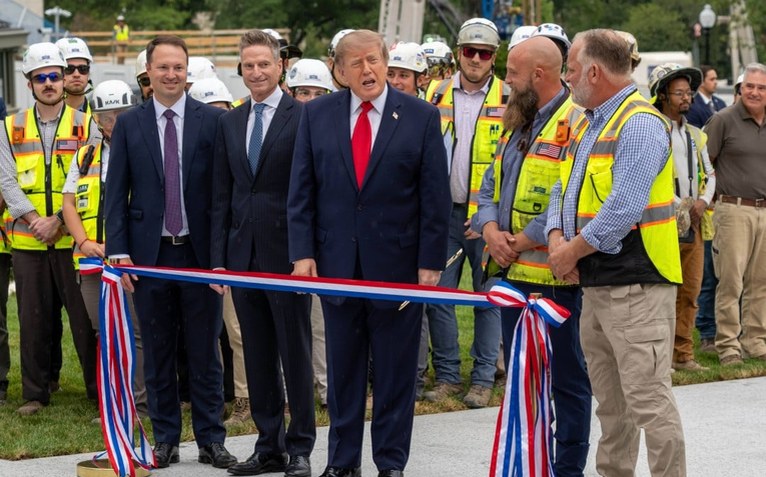 Ông Trump khánh thành bãi đáp trực thăng mới của Nhà Trắng