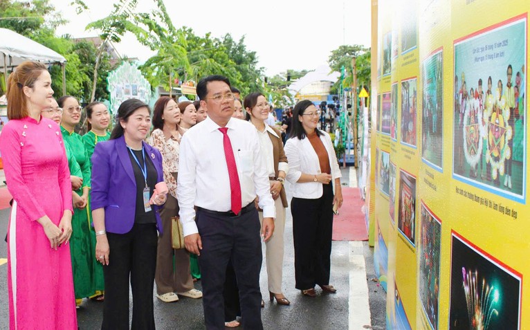 Khai mạc tuyến đường nghệ thuật kể chuyện Lễ hội Nghinh Ông