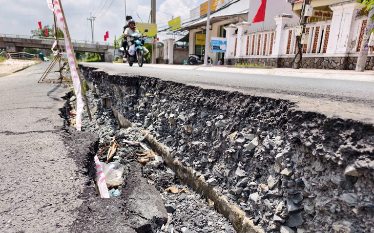 Giữa mùa nước nổi mà lo hạn mặn khốc liệt vì El Nino -
Bài 2: Sạt lở bủa vây miền Tây