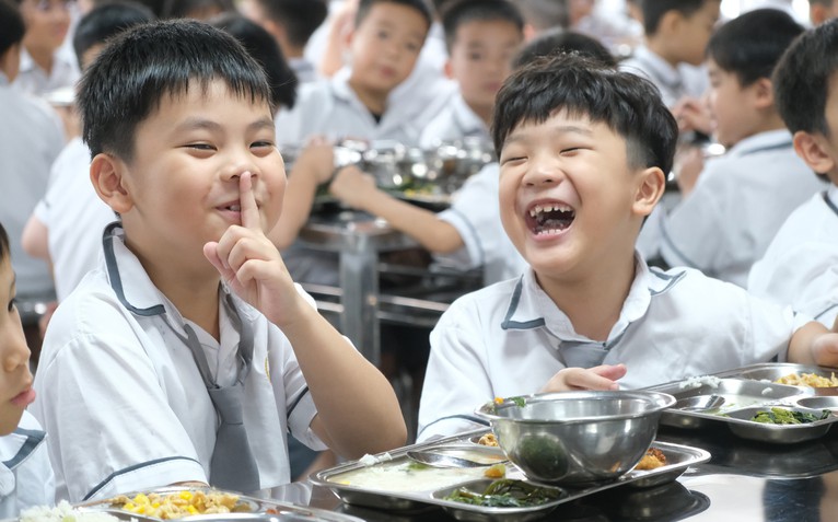 Bữa ăn bán trú: Ai chịu trách nhiệm khi thực phẩm không bảo đảm?