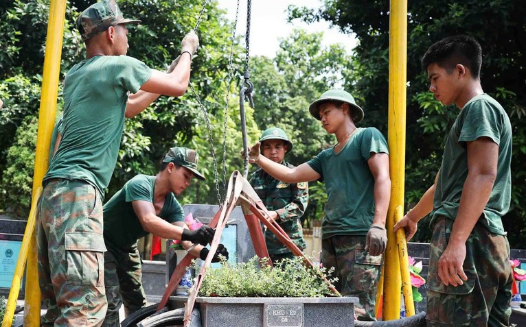 Nghĩa trang Mai Dịch những ngày đặc biệt