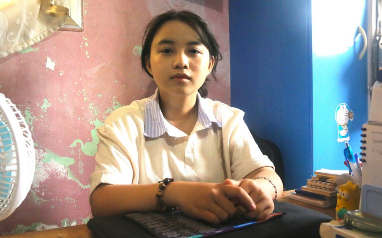 2 anh em ở Nha Trang từng sống nhờ tiền phúng điếu cha mẹ, từ căn gác dột ước mơ đi học vươn lên