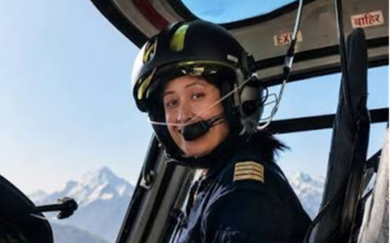 Nữ cơ trưởng trực thăng đầu tiên của Nepal và 100 chuyến bay giành giật sự sống