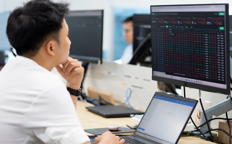 FTSE cơ cấu danh mục: Giám sát đặc biệt giao dịch có dấu hiệu thao túng, nội gián