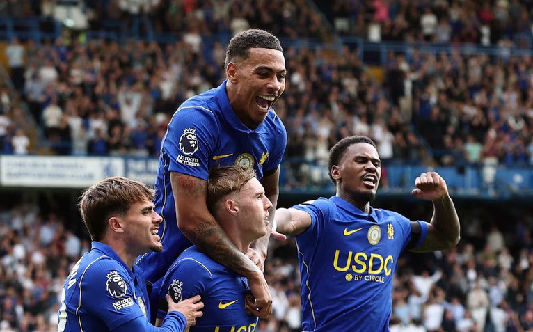 Chelsea luyện 'chiêu lạ' của bóng bầu dục trước trận gặp Arsenal
