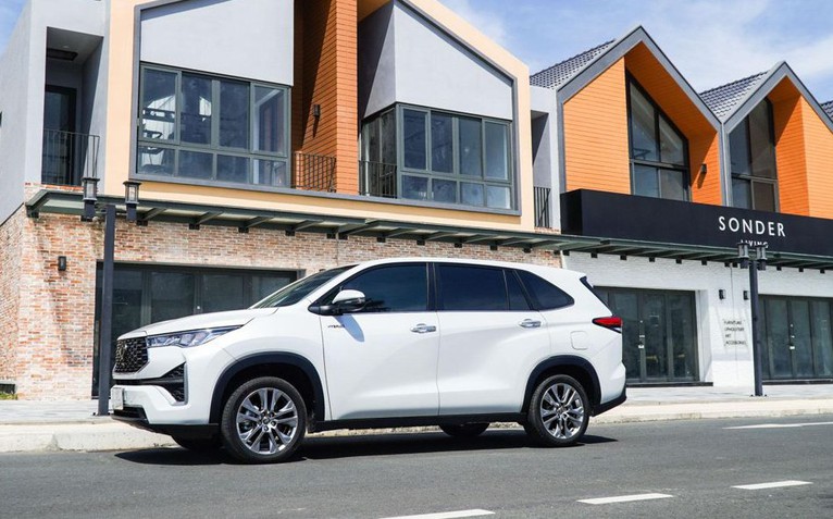 Toyota thêm Corolla Cross và Innova Cross vào danh mục xe ưu đãi tháng 9