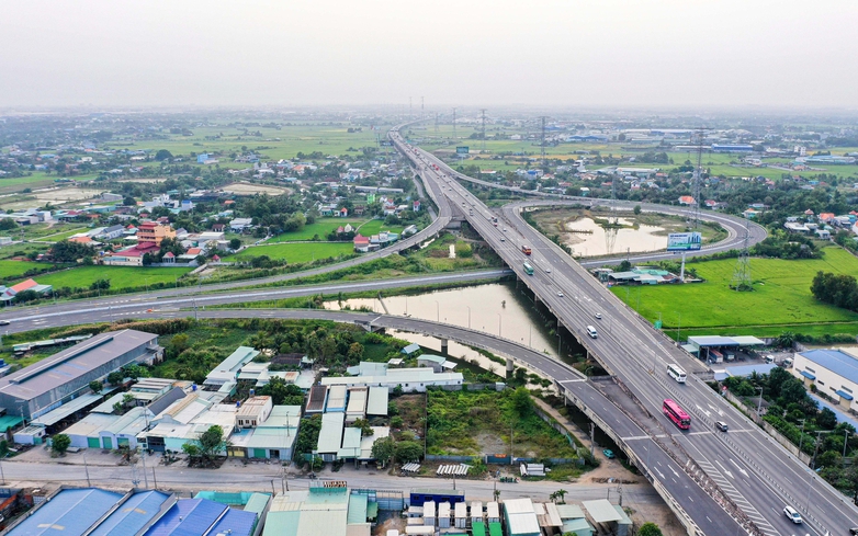 Vietnam to break ground on $1.37bn expansion of key expressway to Mekong Delta this week