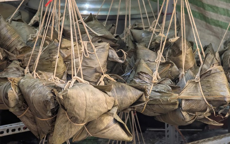 Seasonal delicacy: The craft of ‘banh ba trang’ for Duanwu Festival in Ho Chi Minh City