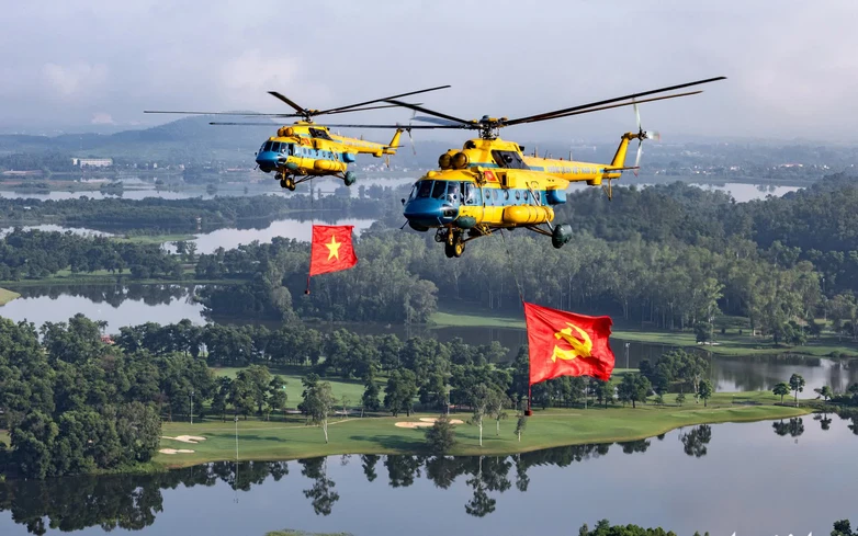 Vietnam Air Force helicopter regiments rehearse flag formation flights ahead of National Day