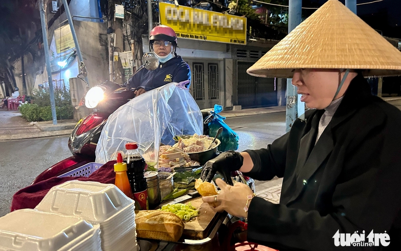 Life goes on as rare cold grips Ho Chi Minh City