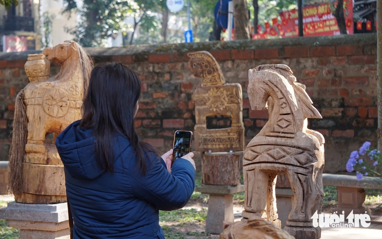 Vietnam folk wood sculptures showcased at Hanoi heritage site