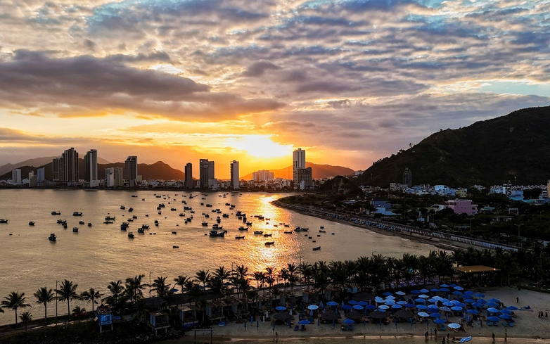 Vietnam’s Nha Trang launches night-time beach experience