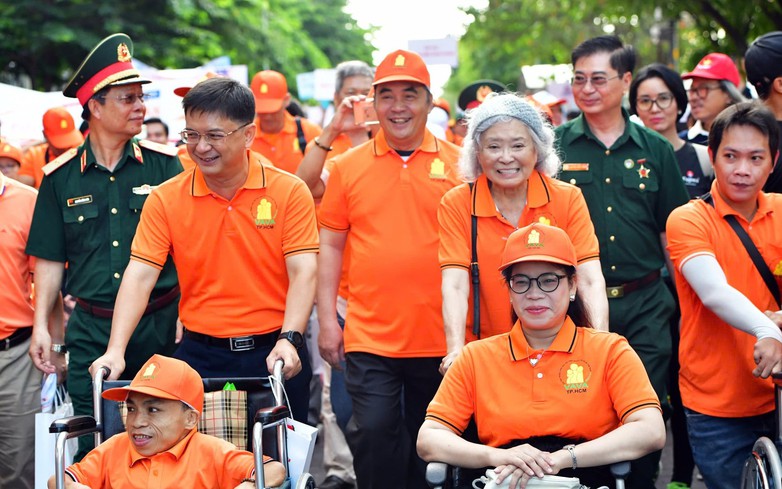 Over 5,000 join mass solidarity walk in Ho Chi Minh City to support AO victims