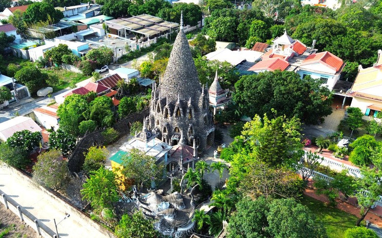 39m-high pagoda tower adorned with millions of shells, coral in Vietnam