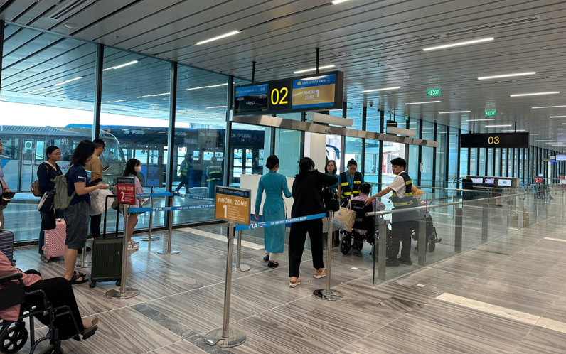 Vietnam Airlines reports smooth first day after fully transitioning to Tan Son Nhat airport’s T3 terminal