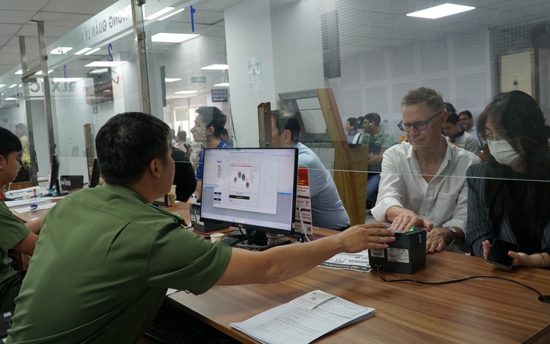 Foreigners in Ho Chi Minh City rush to register for digital ID accounts