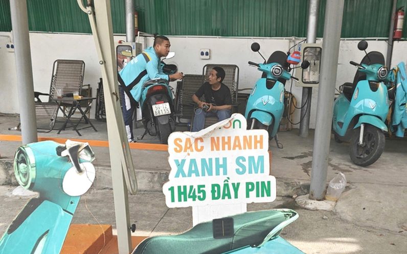 Low-cost electric motorbike charging stations mushroom in Ho Chi Minh City