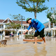 Vừa dọn dẹp trường lớp, nhà cửa sau bão Bualoi, vừa lo bão Matmo