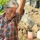 Hơn 40 giờ ăn ngủ trong hang núi trốn cơn lũ kinh hoàng
