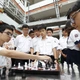 Không thể giao trẻ em cho mạng xã hội: Không cực đoan, không né tránh