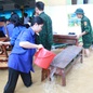 Sinh viên, học sinh Huế, Đà Nẵng giúp người dân dọn dẹp sau lũ