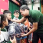 Đoàn tuyên giáo - báo chí TP.HCM tặng quà cho gia đình chính sách, hộ khó khăn tại Thái Nguyên
