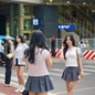 Bạn trẻ lên đồ cực chất check-in ga metro An Phú