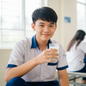 Ly sữa bạn uống có chứa bao nhiêu protein?