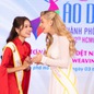 Người trẻ tự hào khoe bản sắc Việt với áo dài