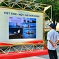 Đến đường đi bộ Nguyễn Huệ thưởng thức triển lãm ảnh 'Việt Nam - Một dải non sông'