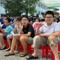 200 thiếu nhi phường Bình Đông xem phim điện ảnh giữa sân trường