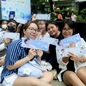 Người hâm mộ xếp hàng chờ Tóc Tiên, Isaac, Trúc Nhân tại E-Concert tối 6-6