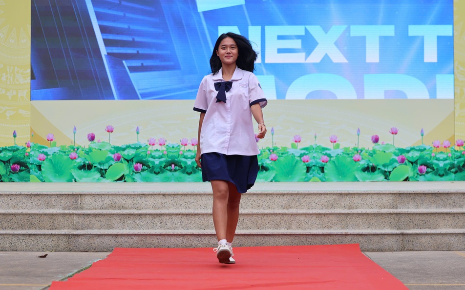 'Xé túi mù' những giờ ra chơi không điện thoại thú vị của teen Trường THPT Long Trường